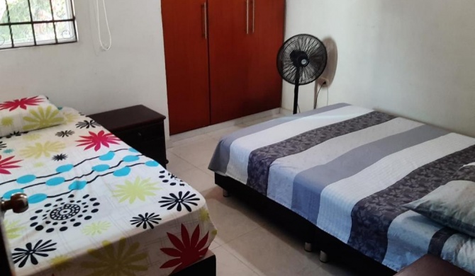 Habitación en casa cerca a playas y aeropuerto